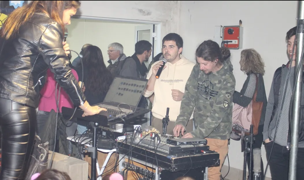 Screenshot_20230811-020518_Photos