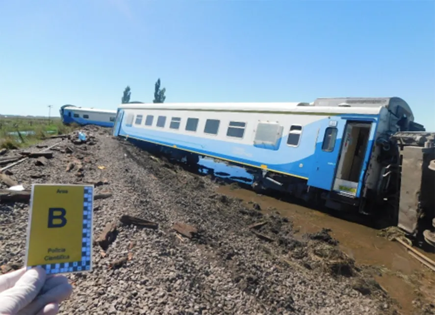 imagen tren descarrilado