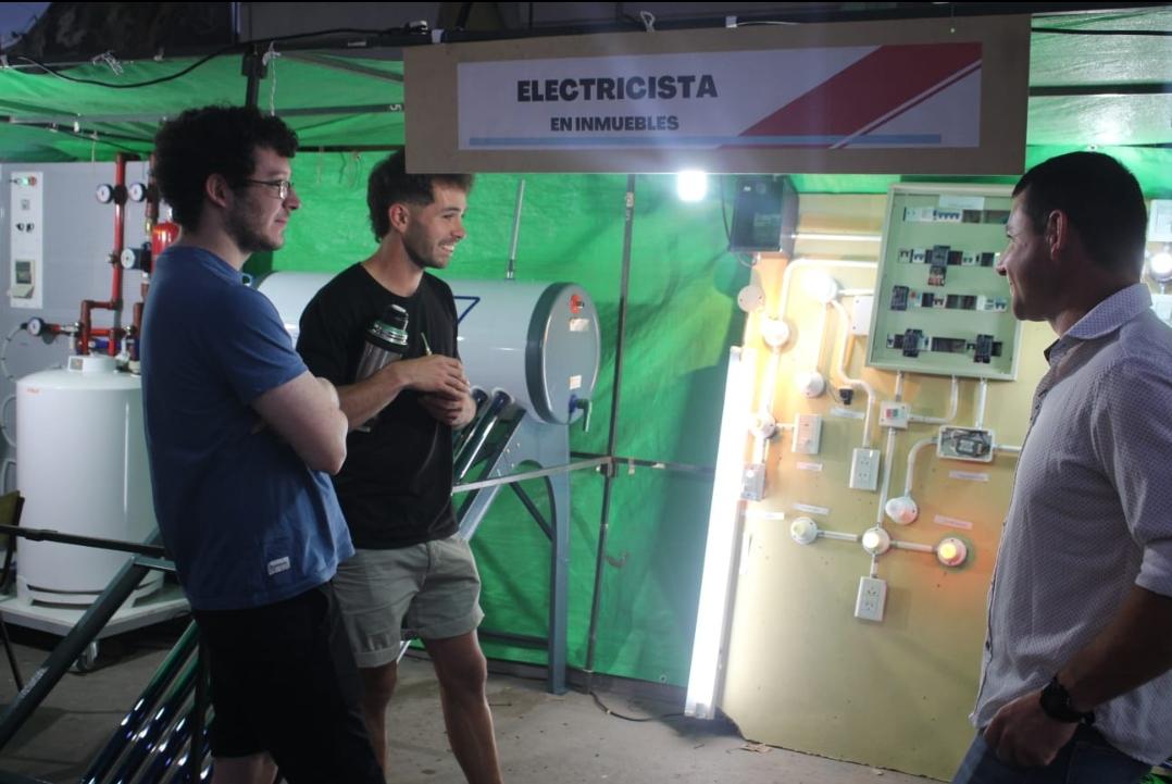 Screenshot_20221126-003900_WhatsApp