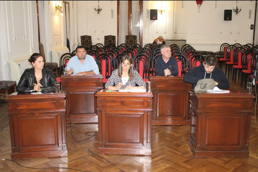 Screenshot_20231124-003718_WhatsApp