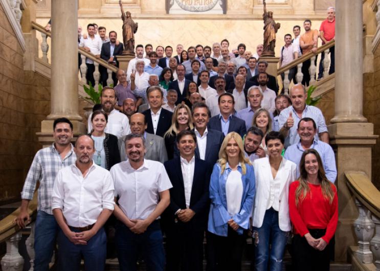 Imagen reunión de trabajo con intendentes