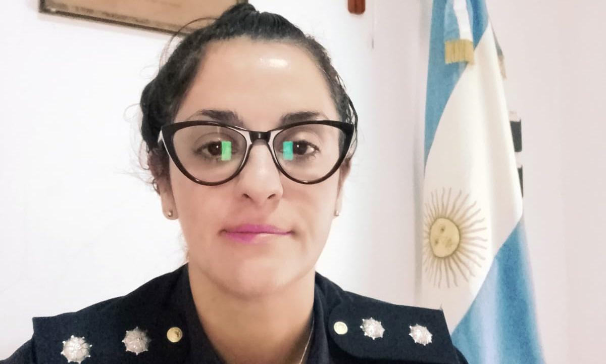 imagen policia de Algarrobo que amamntó a beba