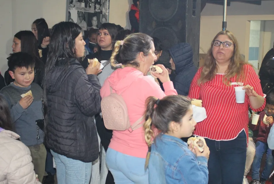 Screenshot_20230811-020419_Photos