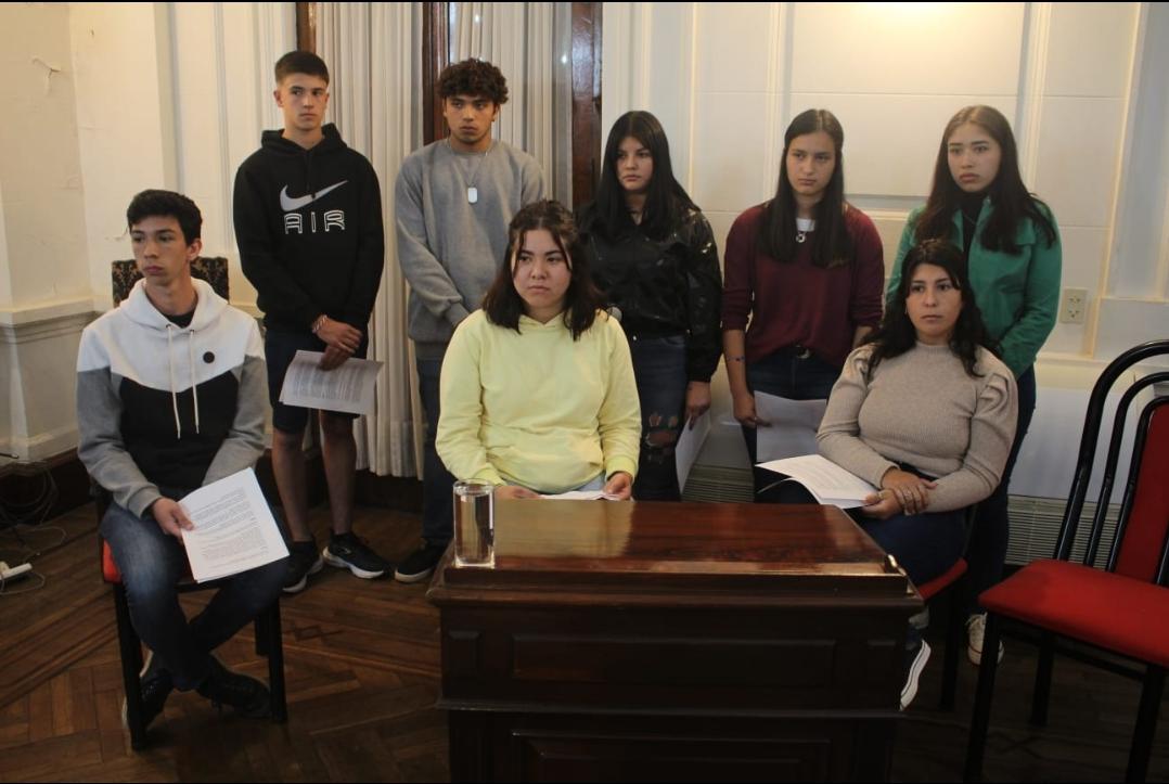 Screenshot_20221125-063910_WhatsApp