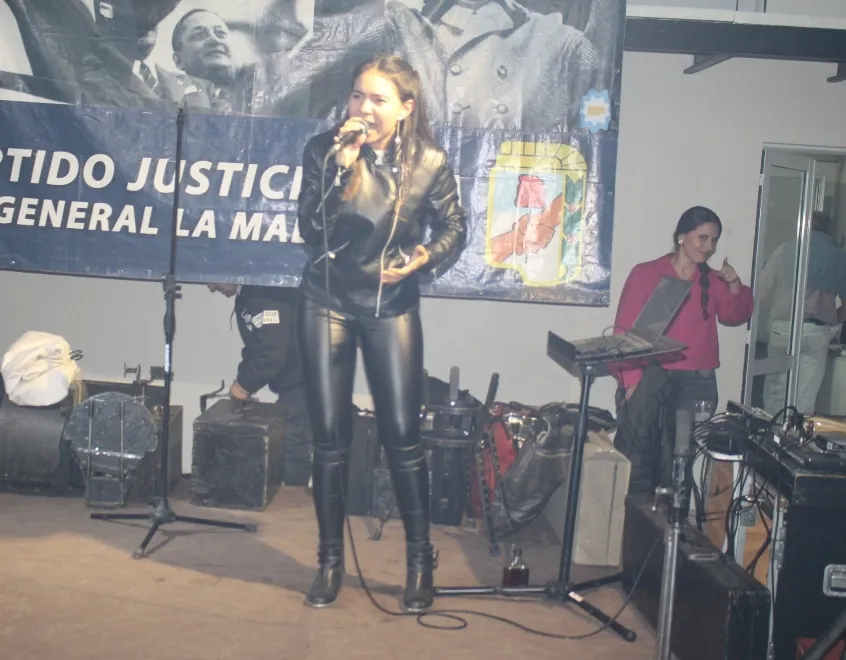 Screenshot_20230811-020246_Photos