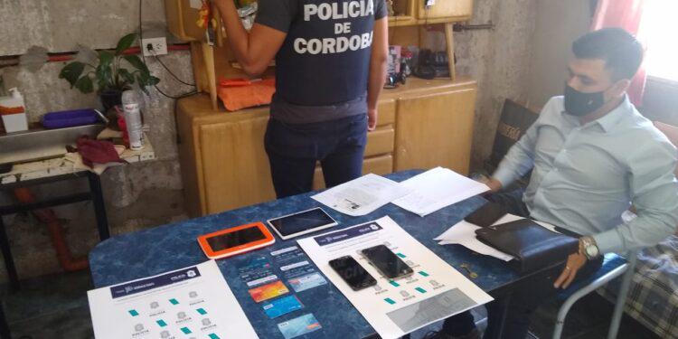 POLICIA-CHAVENSE-DESBARATA-BANDA-DE-ESTAFADORES-EN-LA-PROVINCIA-DE-CORDOBA-11-750x375