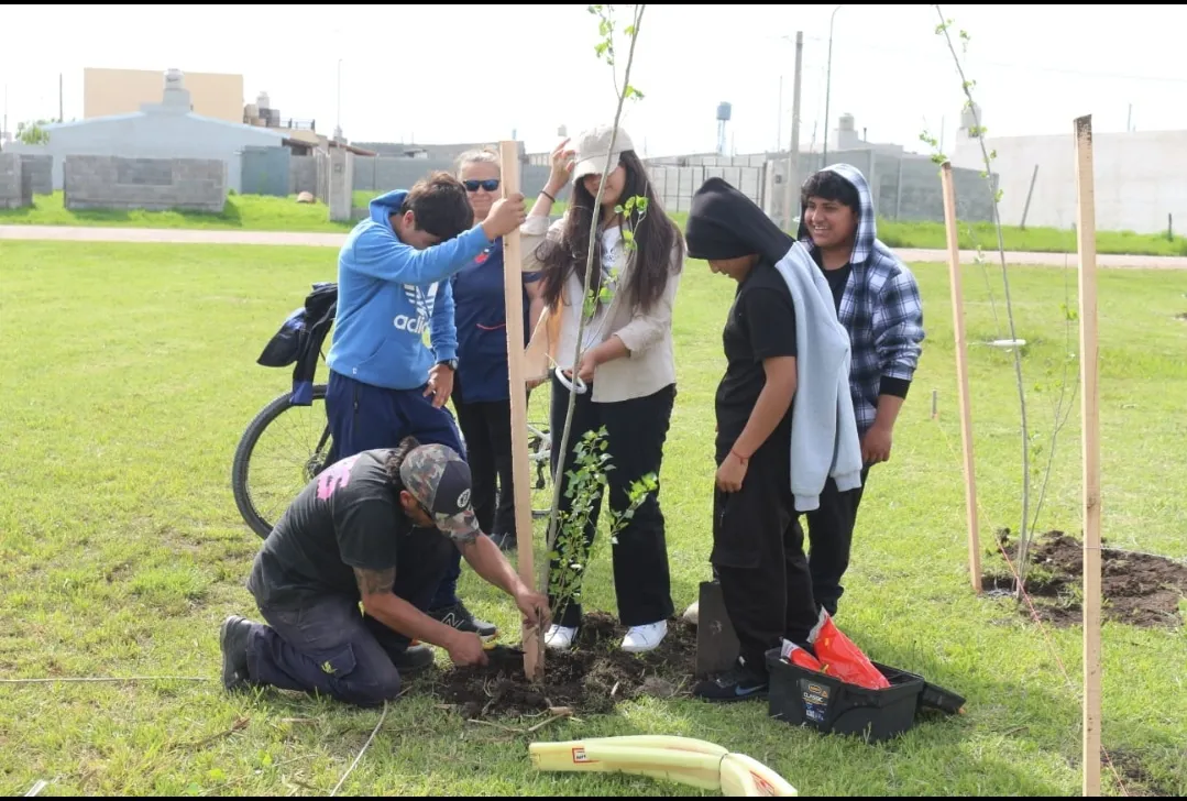 Screenshot_20251010-071305_WhatsApp