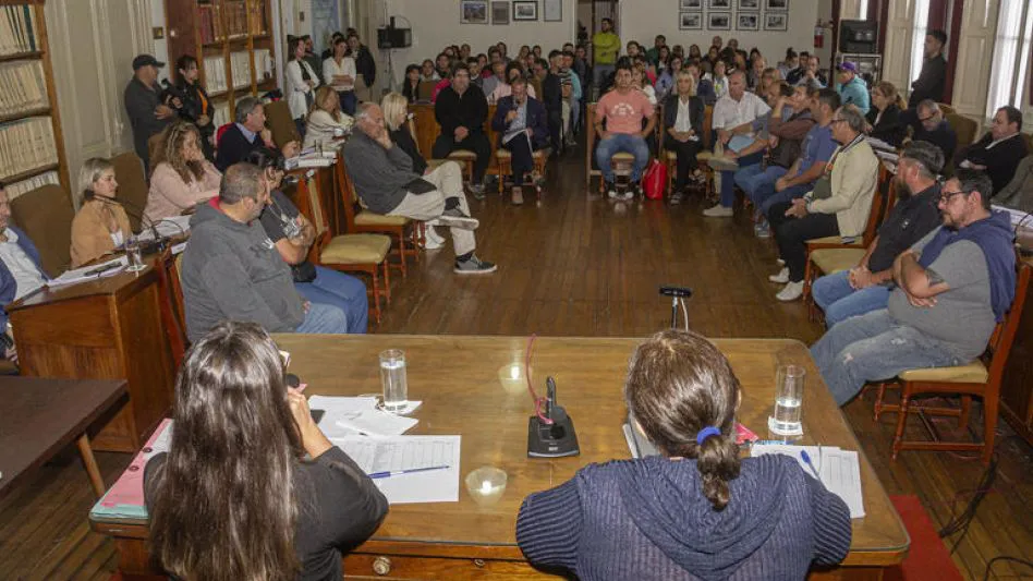 im agen asamblea de concejales y mayores contribuytentes de Azul