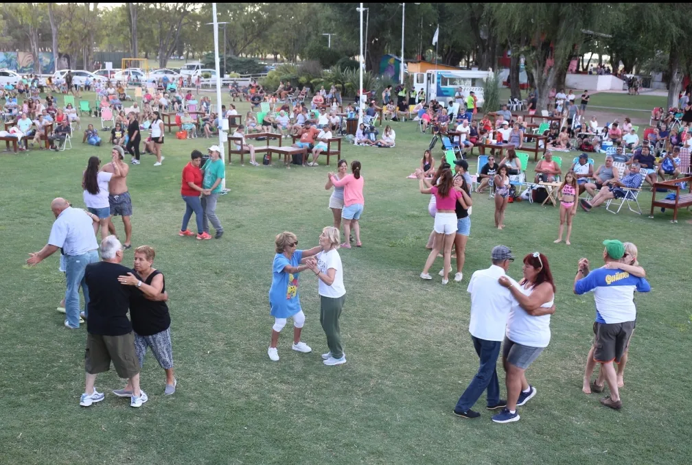 Screenshot_20250119-231303_Photos