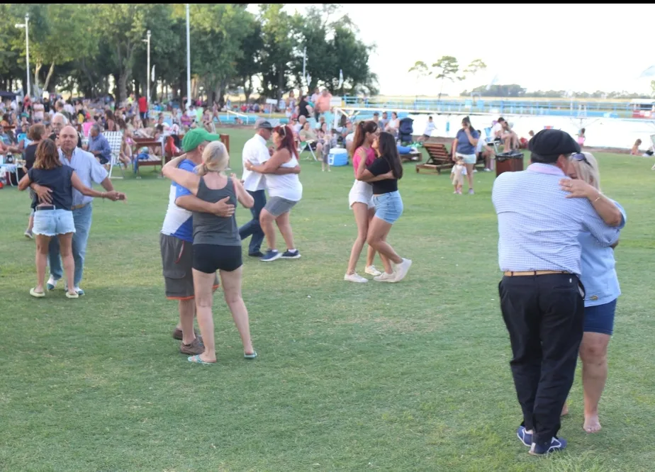 Screenshot_20250119-231236_Photos