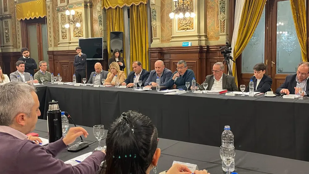 imagen encuentro kicillof con intendentes