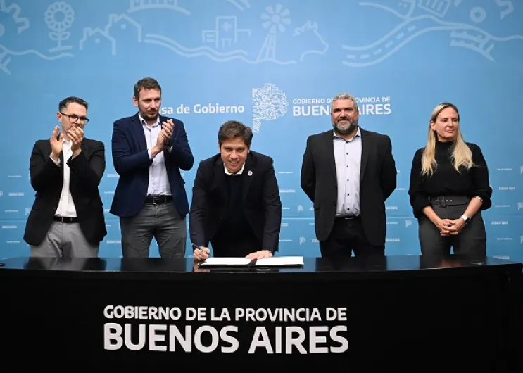 imagen Kicillof firma convenio leasing