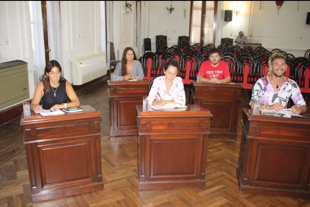 Screenshot_20240216-021422_WhatsApp